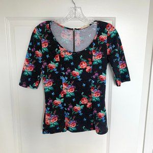 Floral Quarter Sleeve Accent Top